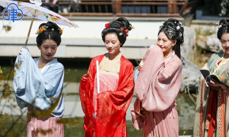 千年古韻煥新姿 問津園上演沉浸式文化盛宴