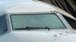 美聯航客機巡航途中風擋破裂 或因撞上氣象氣球_fororder_5ef8340c33884af7bccab15369edeeb5