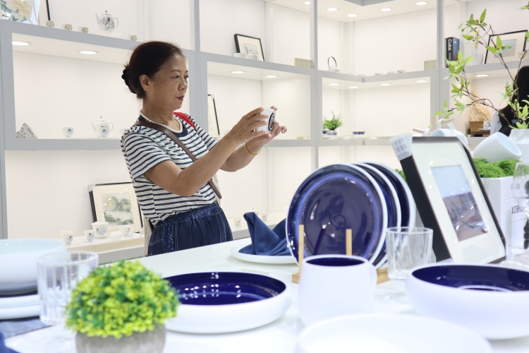 海外19個國家參展 2025湖南（醴陵）國際陶瓷産業博覽會開幕_fororder_2