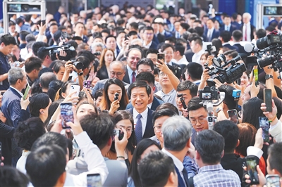 萬泉河畔春風暖 新朋舊友再聚首