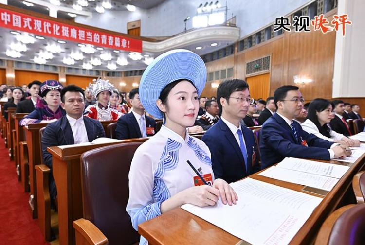 央視快評丨堅定理想信念 厚植家國情懷 勇擔歷史使命