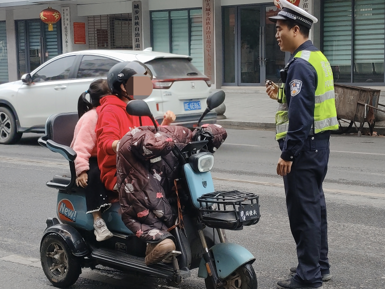 湖南城步“柔性執法”守護“頭等安全”