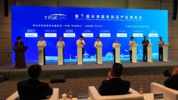東疆綜保區重磅簽約落地航運博覽會 助力港産城融合發展