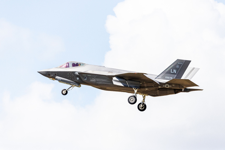 美軍在中東集結擺出作戰姿態 伊朗總統表示不會屈服於霸淩和脅迫