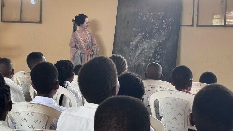 資訊有故事丨賞明月、品月餅……非洲師生沉浸式體驗中秋“團圓味”