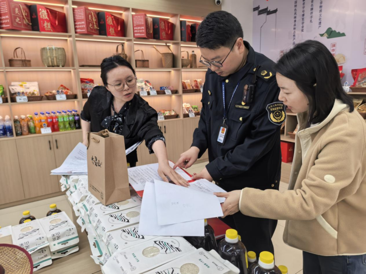 黃山市徽州區：擰緊節前“安全閥”守護平安“不打烊”_fororder_呈坎2