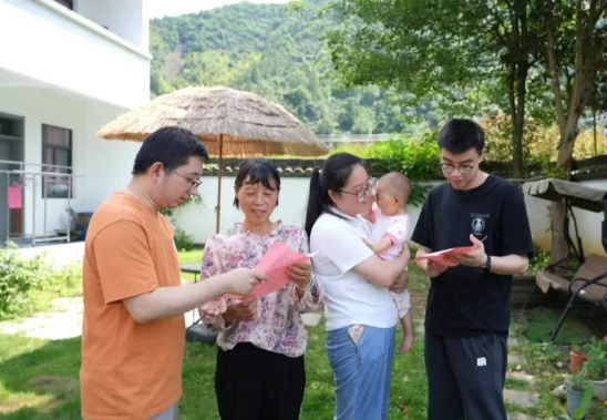 黃山市徽州區：抵制高價彩禮倡導文明新風 讓幸福“輕裝上陣”_fororder_婚俗新規融入村規民約