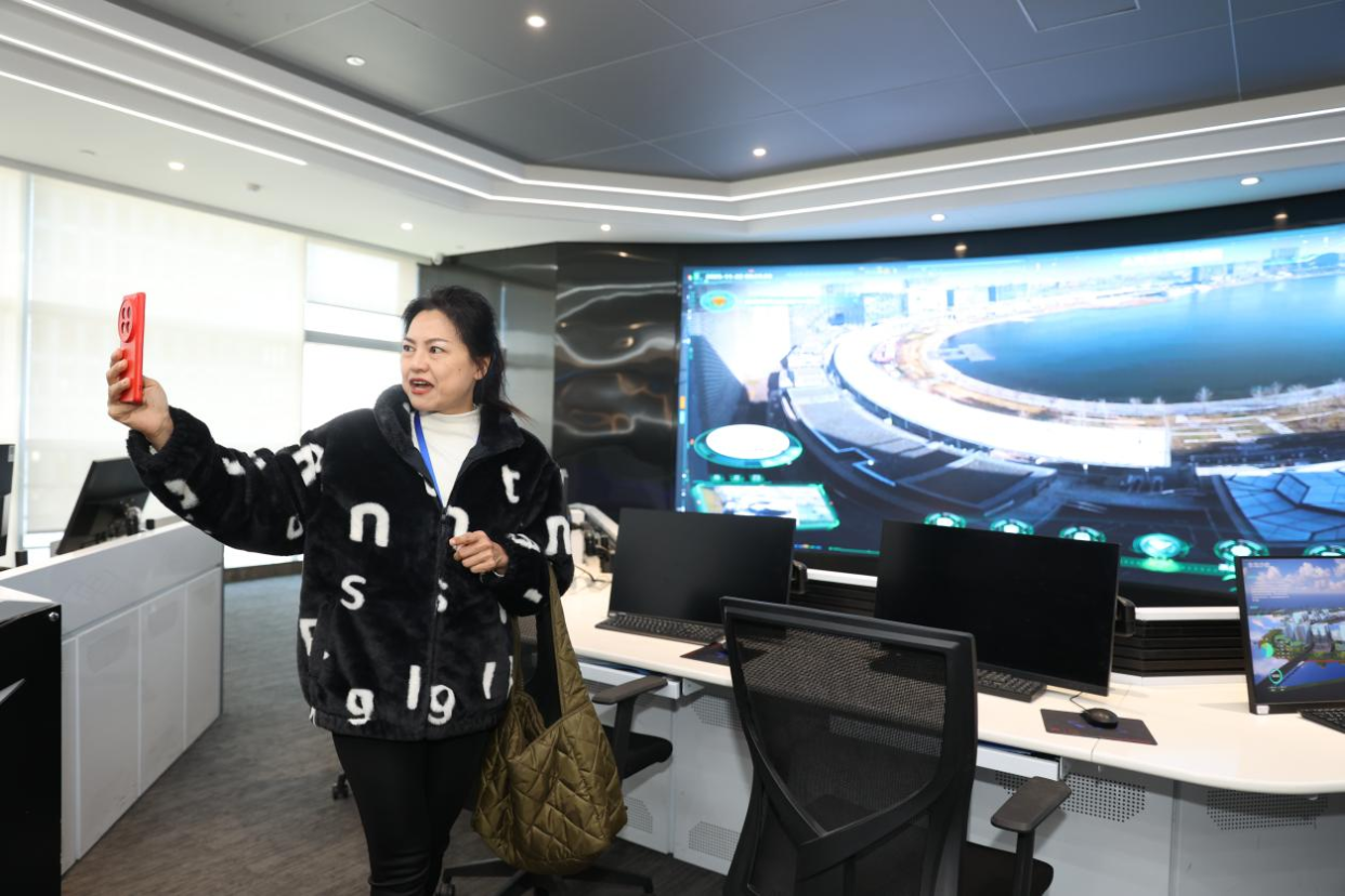 Les influenceurs étrangers apprécient « Amazing Zhengzhou » : y voir le futur visage de la Chine_fororder_圖片1