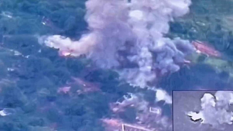 泰國軍方稱再次空襲柬埔寨軍事設施 襲擊照片公佈