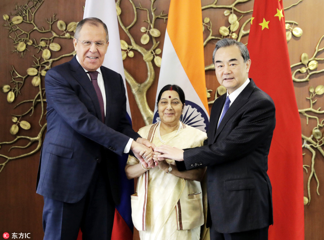 Indian Foreign Minister Sushma Swaraj (center) poses with her Chinese counterpart Wang Yi (right) and Russian counterpart Sergey Lavrov before their tri-lateral meeting in New Delhi, India, Dec. 11, 2017. [Photo: IC]