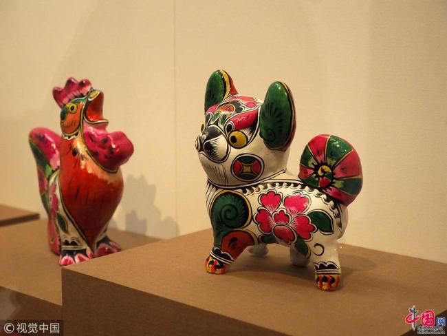 Exposition à Beijing d’antiquités sur le thème du chien et du Nouvel An chinois