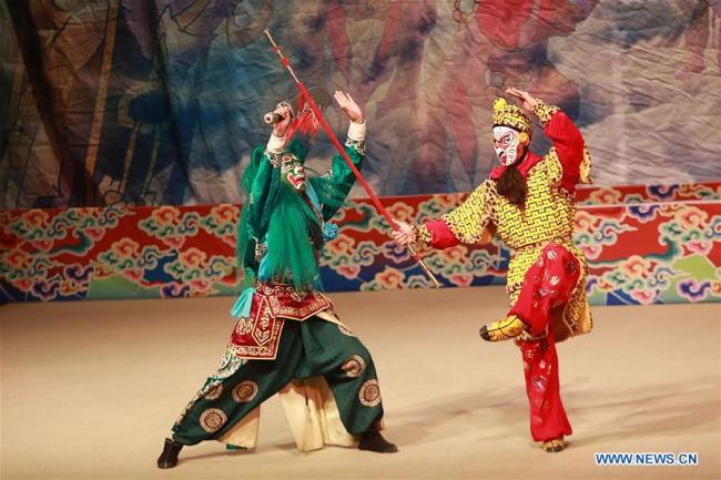 Opéra de Pékin: le Roi des Singes sur scène aux Philippines