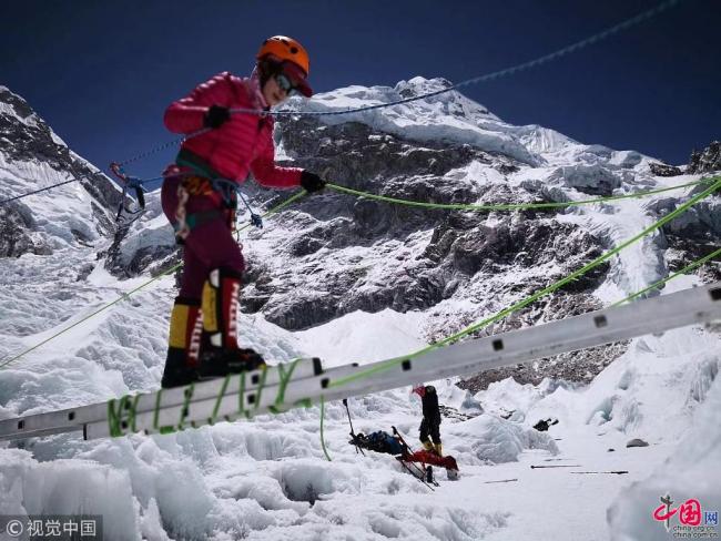 Une alpiniste du Shaanxi conquiert l’Himalaya