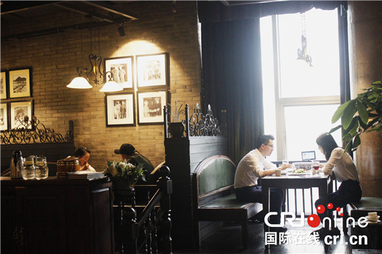 Beaucoup de clients fréquentent Xiaobinlou (photographe : Wang Ling)