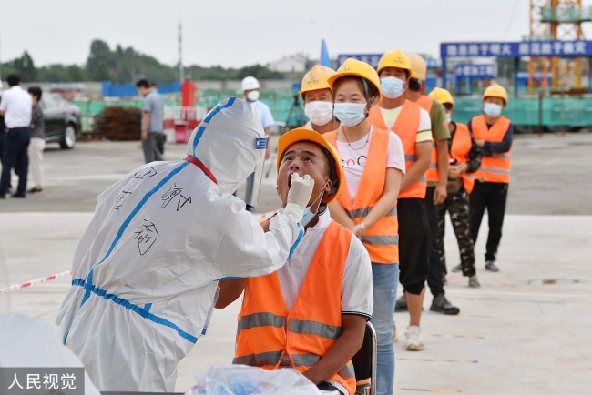 Beijing : l'arrondissement de Haidian renforce les tests d'acide nucléique du personnel des chantiers de construction