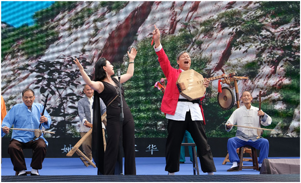 Représentation de Zhang Ximin(à droite au premier rang) et ses partenaires (photo par Liu Jiachen)