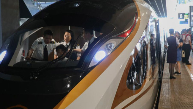 В сентябре в Китае будут запущены поезда со скоростью 350 км/ч