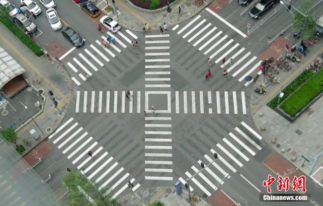 В Пекине появились диагональные пешеходные переходы