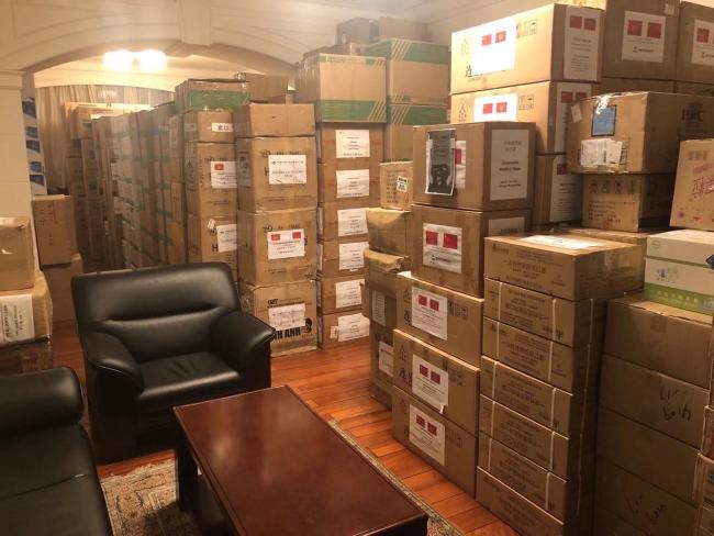 Donacije i prikupljeni protuepidemijski materijali u crnogorskoj ambasadi u Pekingu