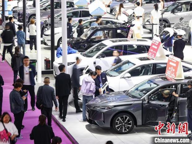 Pameran Automobil Guiyang Dikunjungi Ramai