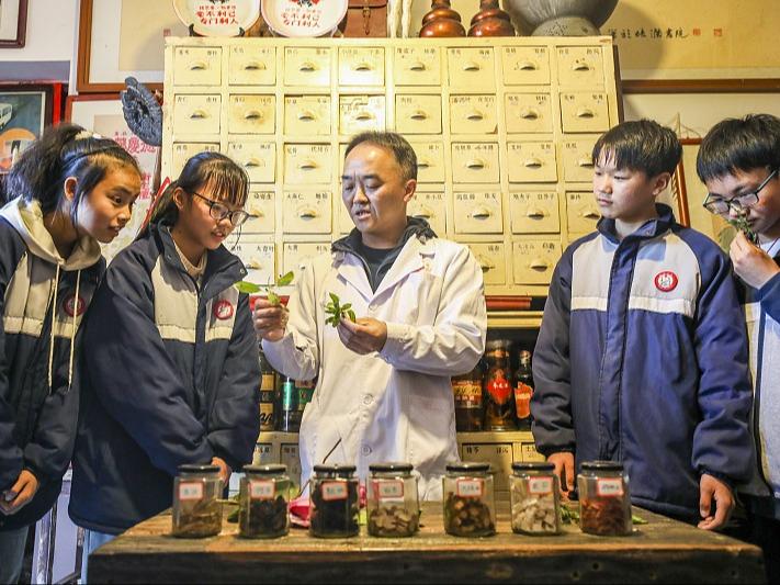 Praktik di Luar Kurikulum yang Berunsurkan TCM