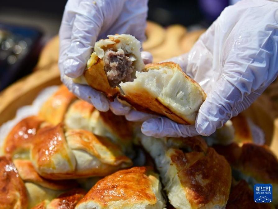 Pertandingan Memasak Daging Kambing Bashbay Pertama di Xinjiang