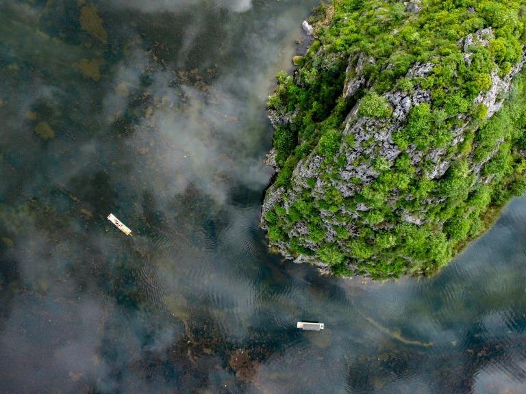Rasai Keunikan Landskap Karst di Puzhehei