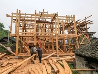 Rumah Kayu Tradisional Etnik Tujia Terpelihara