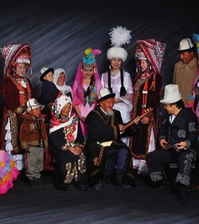 Pakaian Etnik Kirgiz
