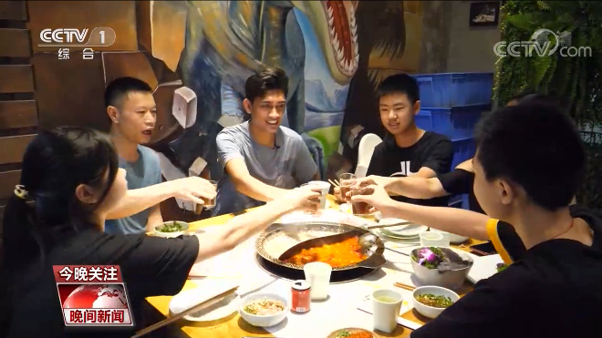 “歪果仁”眼裏的中國小康什麼樣?跟著這位巴基斯坦小夥來看看 “歪果仁”眼裏的中國小康什麼樣?跟著這位巴基斯坦小夥來看看