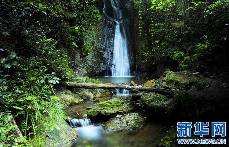 江西萬載:山泉瀑布美如畫 江西萬載:山泉瀑布美如畫