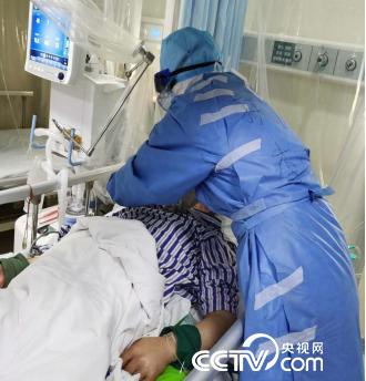 ICU病房的小“暗號”讓這個90後陜西姑娘笑著笑著哭了 ICU病房的小“暗號”讓這個90後陜西姑娘笑著笑著哭了