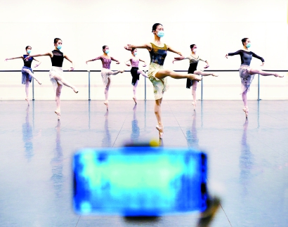 線上線下“不斷電”供給 新春舞臺大餐 天天文化滋養 線上線下“不斷電”供給 新春舞臺大餐 天天文化滋養