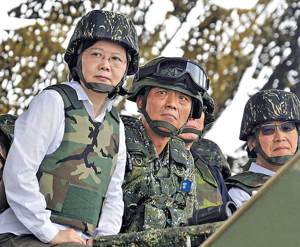 海峽銳評|開年瘋狂搞軍演,蔡英文想要幹什麼? 海峽銳評|開年瘋狂搞軍演,蔡英文想要幹什麼?