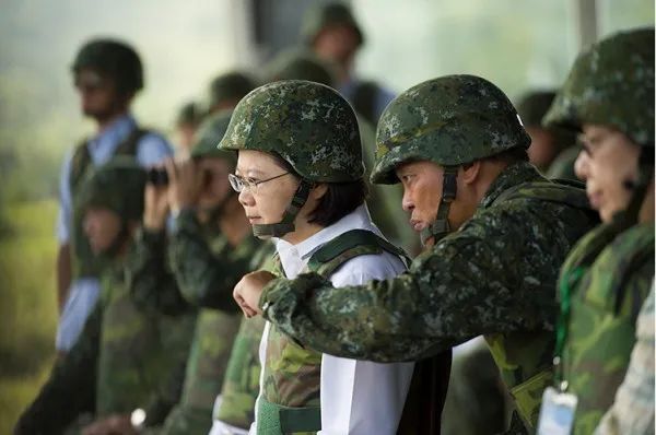 海峽銳評|開年瘋狂搞軍演,蔡英文想要幹什麼? 海峽銳評|開年瘋狂搞軍演,蔡英文想要幹什麼?