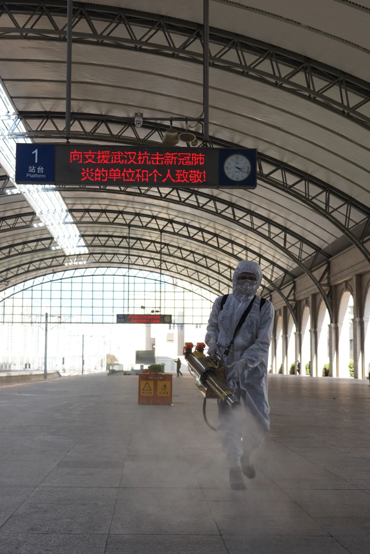堪比大片!武漢漢口火車站全面消殺 堪比大片!武漢漢口火車站全面消殺