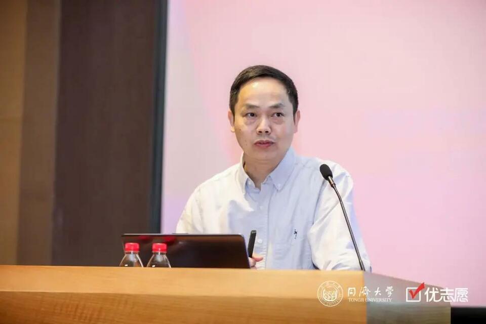 【教育頻道 熱點新聞】同濟大學生源基地授牌儀式暨2021年中學校長論壇成功召開 【教育頻道 熱點新聞】同濟大學生源基地授牌儀式暨2021年中學校長論壇成功召開
