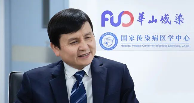 專訪張文宏:打疫苗去,否則真要吃虧 專訪張文宏:打疫苗去,否則真要吃虧