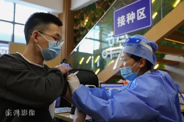專訪張文宏:打疫苗去,否則真要吃虧 專訪張文宏:打疫苗去,否則真要吃虧