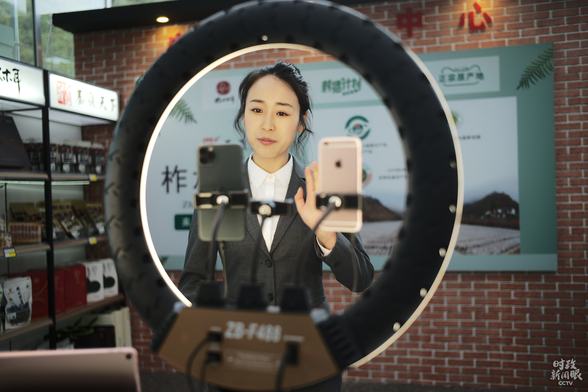 時政新聞眼丨五年後再訪陜西,習近平首站考察秦嶺 時政新聞眼丨五年後再訪陜西,習近平首站考察秦嶺