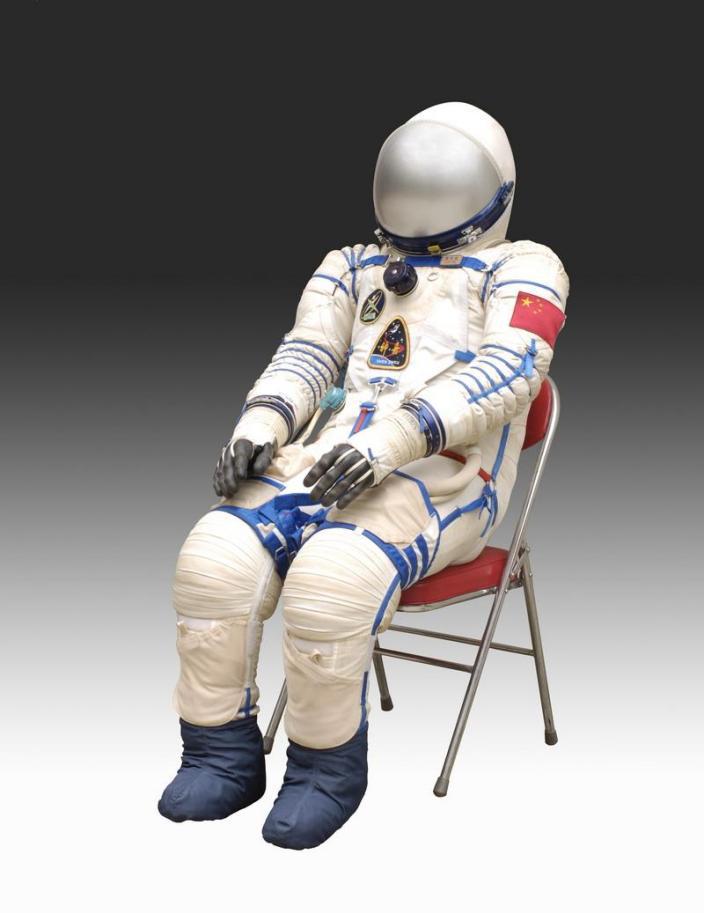 課本裏的共産黨員丨楊利偉:到月球的第一位中國訪客 課本裏的共産黨員丨楊利偉:到月球的第一位中國訪客