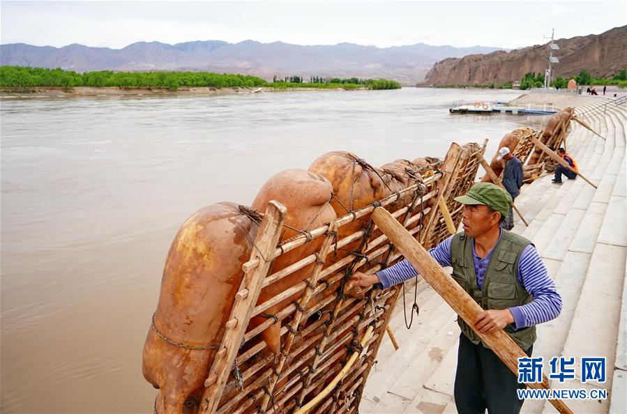 黃河上的“擺渡人” 黃河上的“擺渡人”