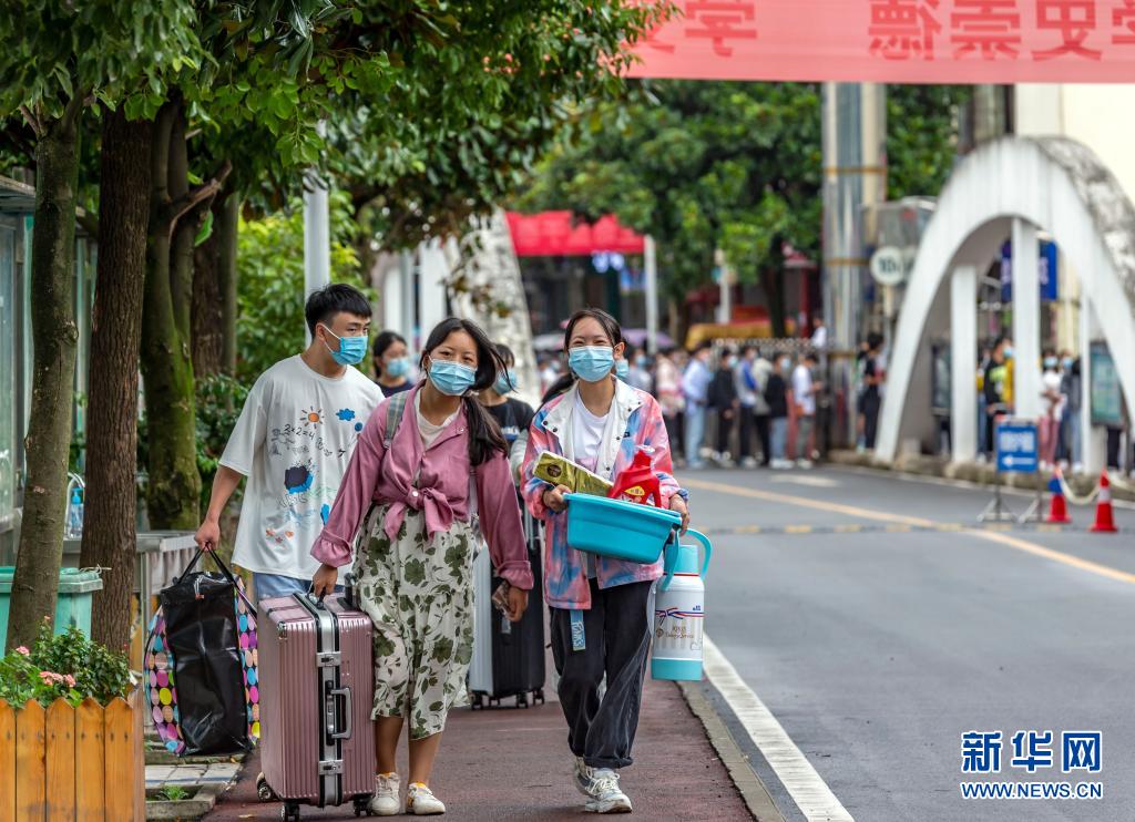 貴州黔西：部分學生開學返校