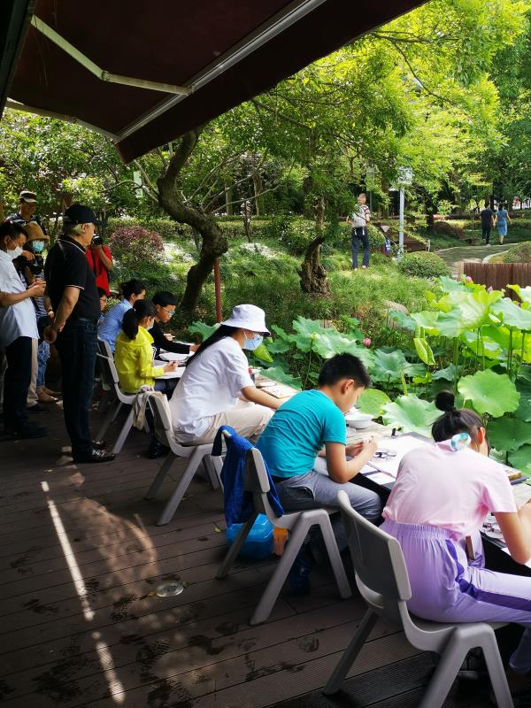 這個暖心的展覽回到上海,從中映出藝術家為戰疫作出的努力 這個暖心的展覽回到上海,從中映出藝術家為戰疫作出的努力