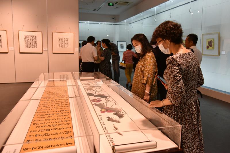 這個暖心的展覽回到上海,從中映出藝術家為戰疫作出的努力 這個暖心的展覽回到上海,從中映出藝術家為戰疫作出的努力