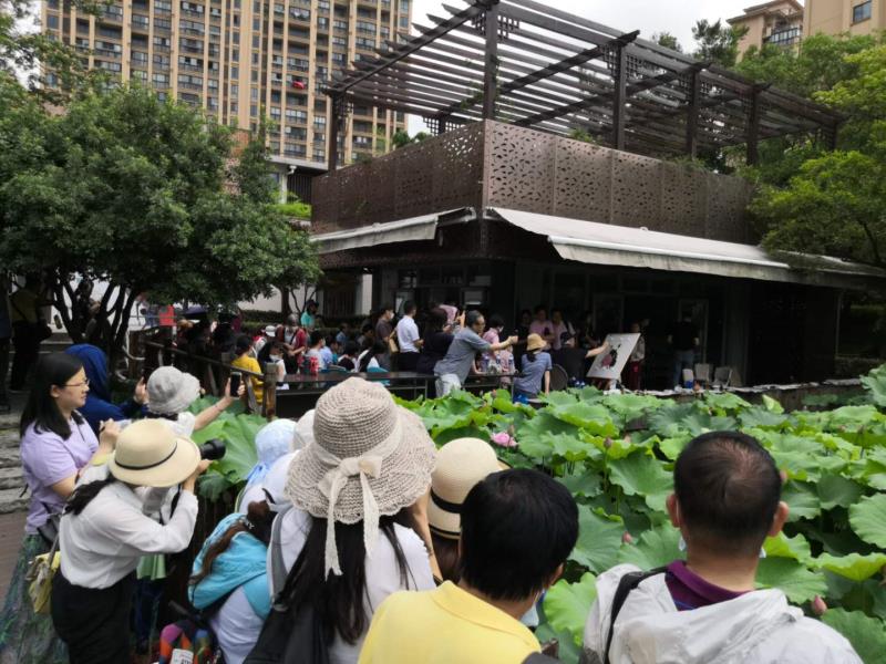 這個暖心的展覽回到上海,從中映出藝術家為戰疫作出的努力 這個暖心的展覽回到上海,從中映出藝術家為戰疫作出的努力