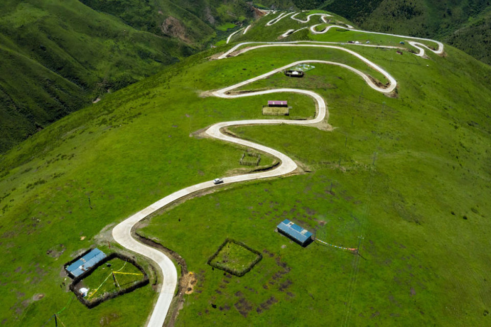 雪山草地展新貌——四川阿壩州脫貧奔小康紀實 雪山草地展新貌——四川阿壩州脫貧奔小康紀實