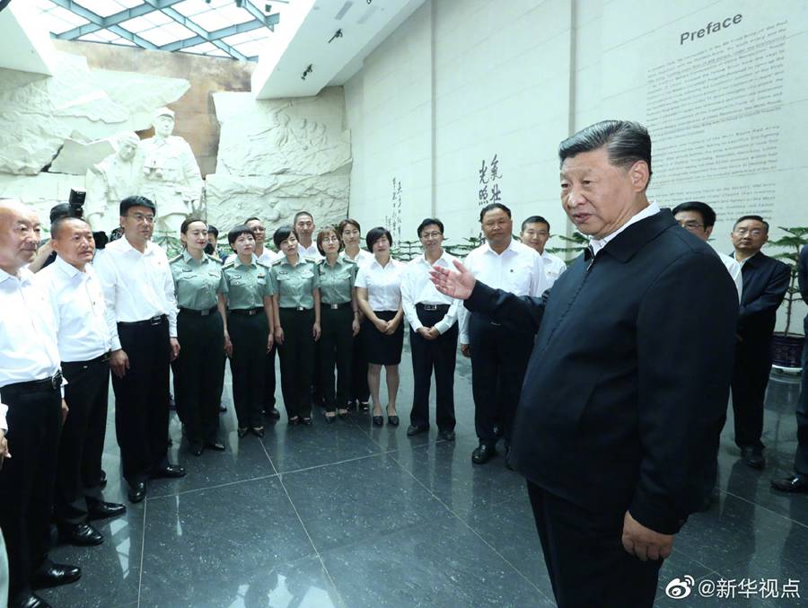 習近平向中國工農紅軍西路軍革命先烈敬獻花籃 習近平向中國工農紅軍西路軍革命先烈敬獻花籃