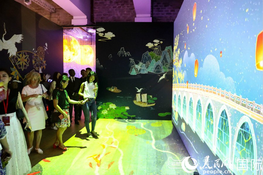 “江山如此多嬌——三山五園皇家園林光影藝術展”在巴黎開幕 “江山如此多嬌——三山五園皇家園林光影藝術展”在巴黎開幕