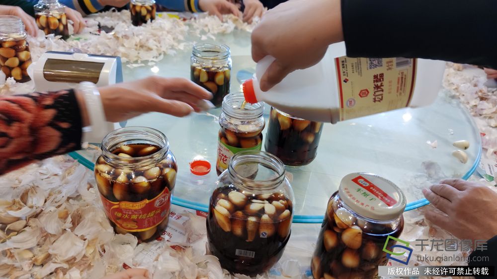 喝粥、腌蒜、趕集 過了臘八把年事辦! 喝粥、腌蒜、趕集 過了臘八把年事辦!